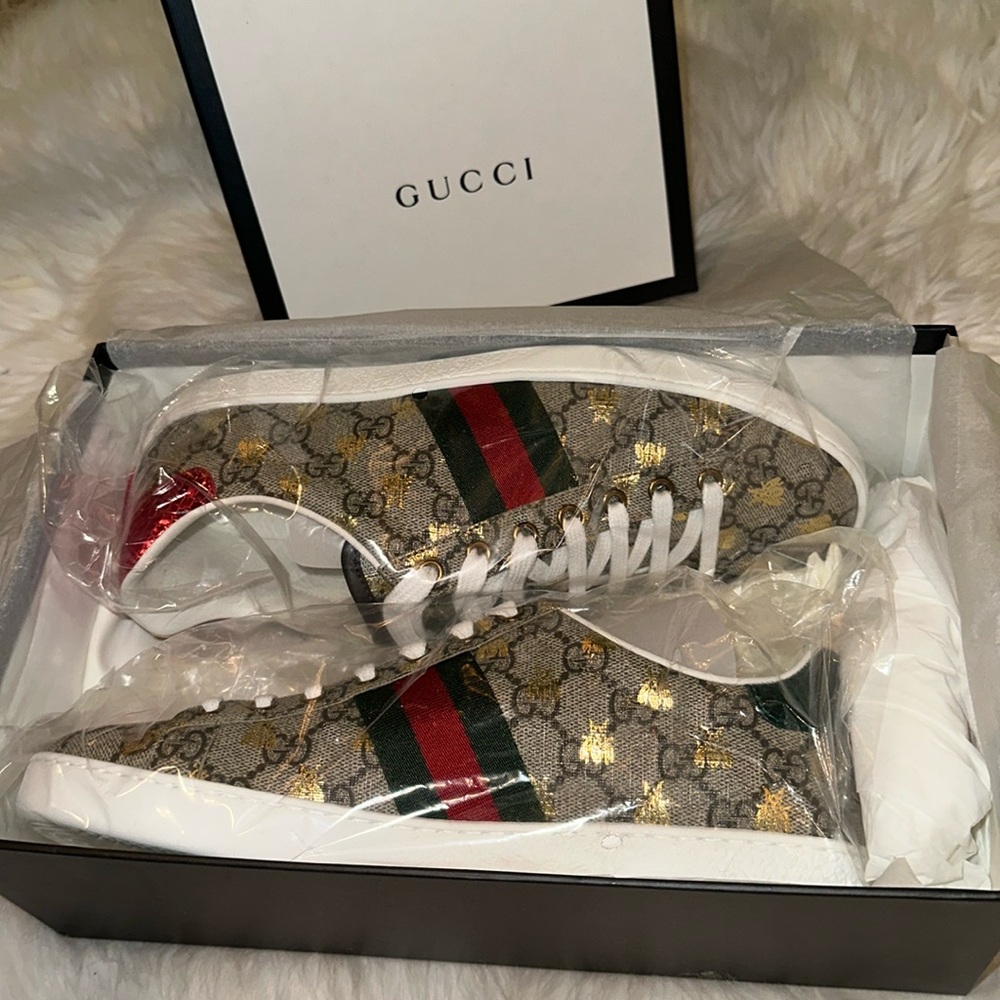Women's Size 38.5 EU (8.5 US) GUCCI ACE GG Supreme Sneaker with Bees